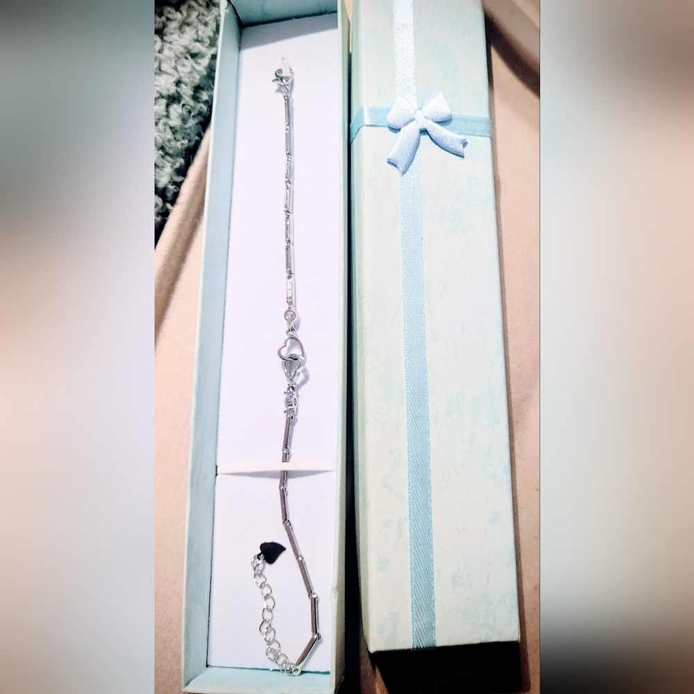 BN STERLING SILVER WITH DOUBLE  HEART BRACELET